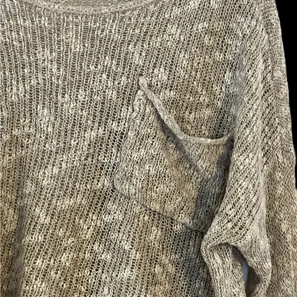 Women's Hollister Beige Cropped  Light Knit  Sweater Size XS/S - Picture 3 of 4